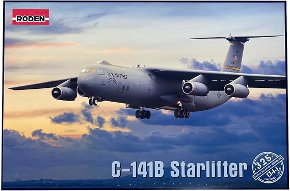 Roden 325 Model Kit Lockheed C-141B Starlifter