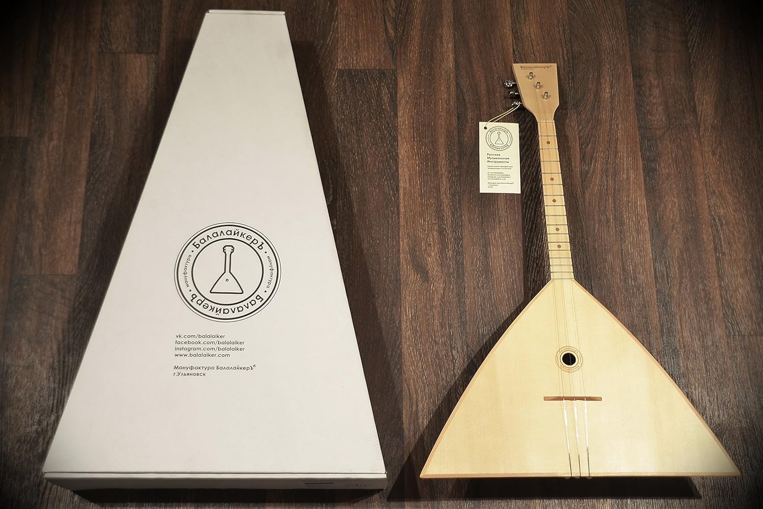 Balalaika 3 Strings 3C-16 Manufaktura: Balalaiker Great work from Russian masters.